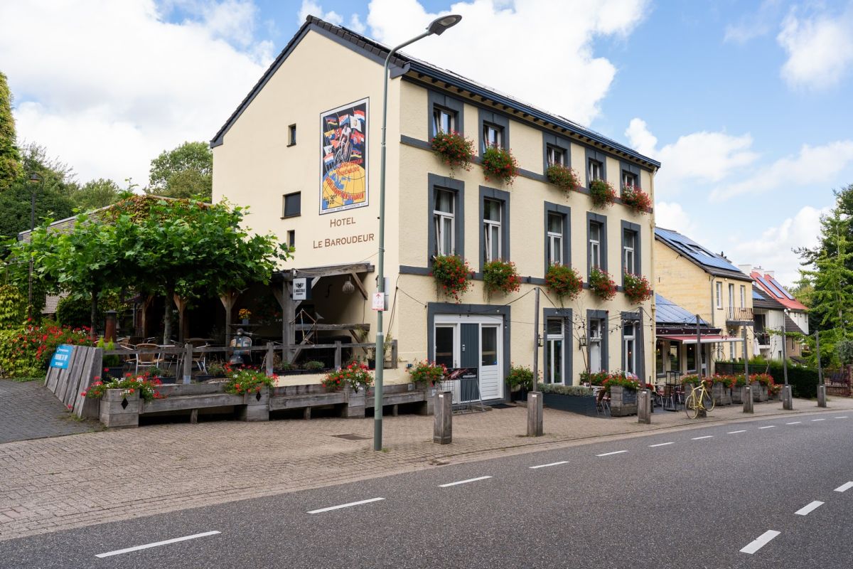 Hotel met separaat woonhuis en luxe appartement te koop. in Valkenburg - foto 1
